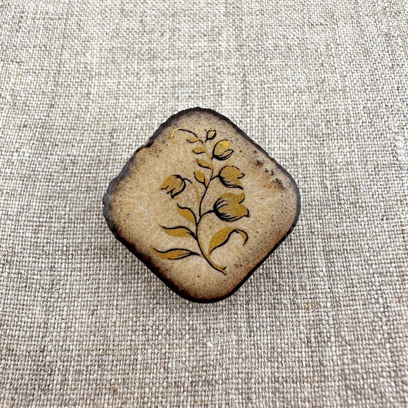Ceramic Small Brooch Hand-Painted Bell Flowers in Gold and Black Glazed VTG Tan - Picture 1 of 8